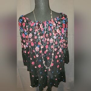 Women's Plus size  Top. Blouse.  Off the Shoulders. Size 1X. Style & co